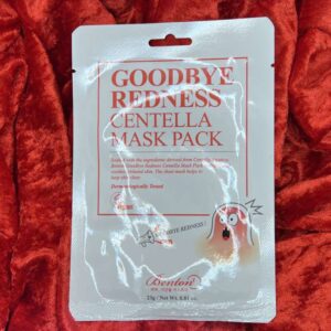 Benton Goodbye Redness Centella Mask ansiktmaske liggende på rød fløyel