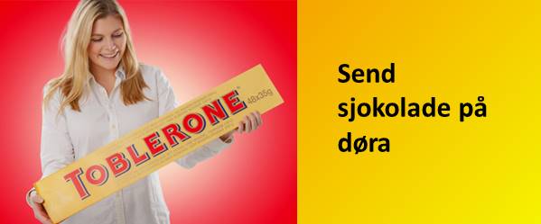 Send sjokolade på døra skrevet i sorte bokstaver på gul tekst siden av en kvinne som holder en stor Toblerone