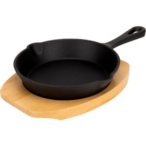 Essentials Serveringspanne i støpejern 16 cm, bordskåner i tre