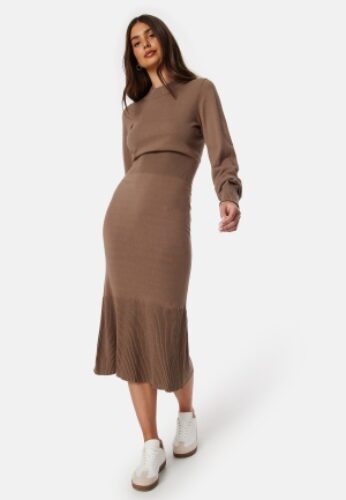BUBBLEROOM Fine Knitted Turtle Neck Dress Light brown M – 7333340290910