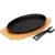 Essentials Sizzler Støpejernspanne, bordskåner i tre – 7350101115602