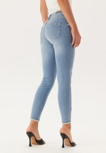 ONLY Blush Life Mid Raw Jeans Light blue/Denim S/32 – 5713741900144