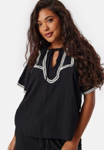 VILA Vimanda S/S top Black/White 38 – 5715359381148