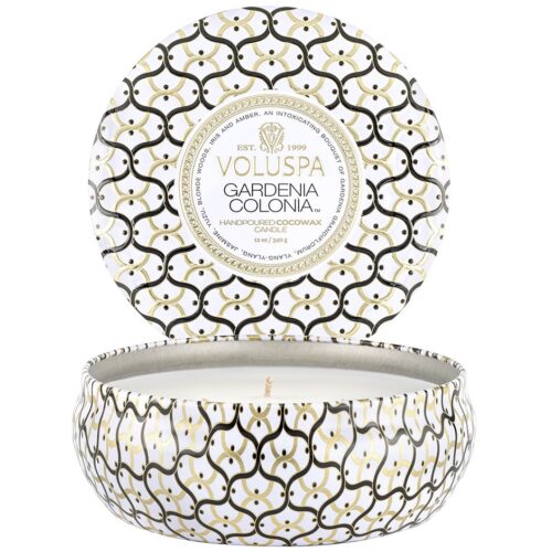 Voluspa 3-Wick Tin Candle Gardenia Colonia – 340 g – 0806644081258