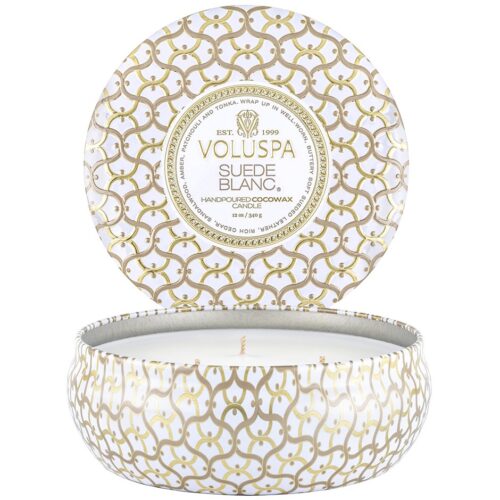 Voluspa 3-Wick Tin Candle Suede Blanc – 340 g – 0806644081210